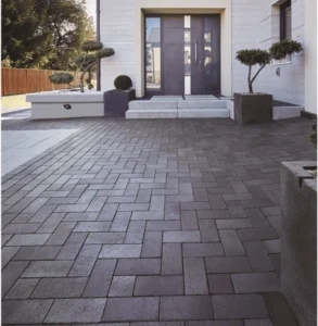 Podjazd i strefa wejściowa z kostki klinkierowej Semmelrock Penter antracytowo-brązowy 20x10x5,2 cm